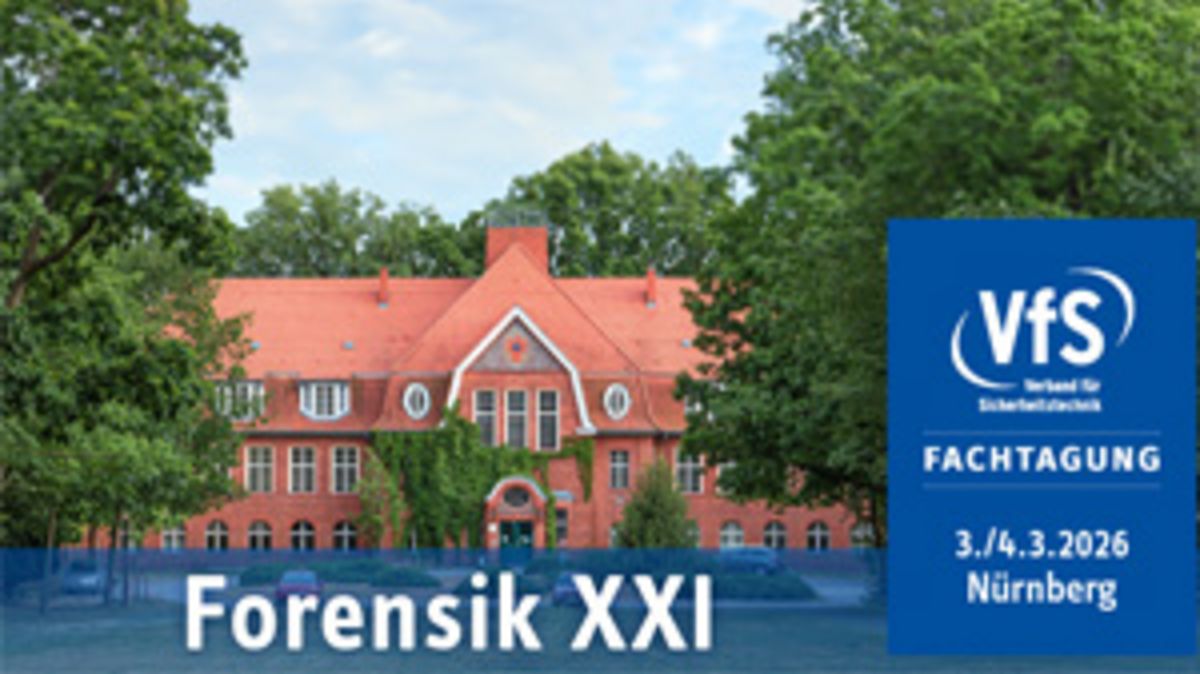 Im Hintergrund ist eine forensische Einrichtung zu sehen. Davor ist der Titel der Veranstaltung (Forensik XX) abgebildet. Rechts daneben das VfS-Logo und darunter das Datum (3. und 4. März 2026) und der Veranstaltungsort (Nürnberg).
