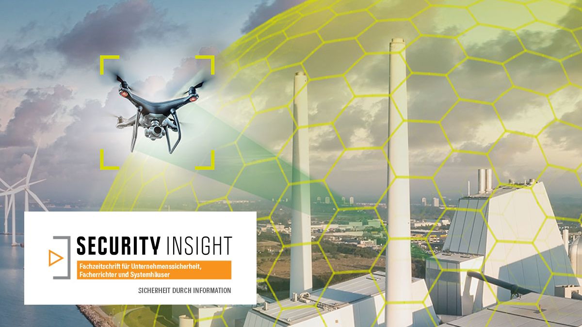 Eine Drohne fliegt in die Nähe einer digitalen Kuppel (Dome Security) und wird von dieser detektiert. Die Kuppel symbolisiert, dass die Drohne nicht in den geschützten Bereich eindringen kann. Links unten ist das Security Insight-Logo. 